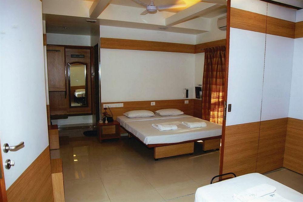 Hotel Ashiyana Pune Exterior foto
